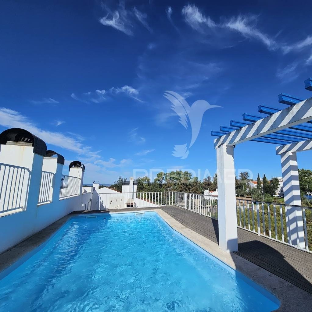 apartamento em condomínio com piscina em Beja